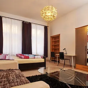 2* Maison d'hôtes Littlefriedrichrooms @ Propellerwerk